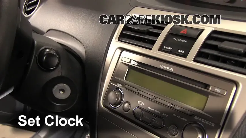 2011 Toyota Yaris 1.5L 4 Cyl. Sedan Horloge Régler l'horloge